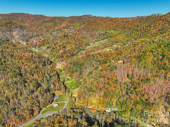 4th image of 44 Toms Creek Rd
