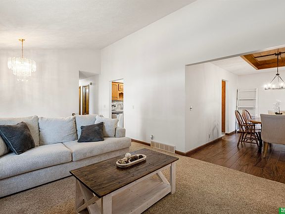 4th image of 902 Iron Rd