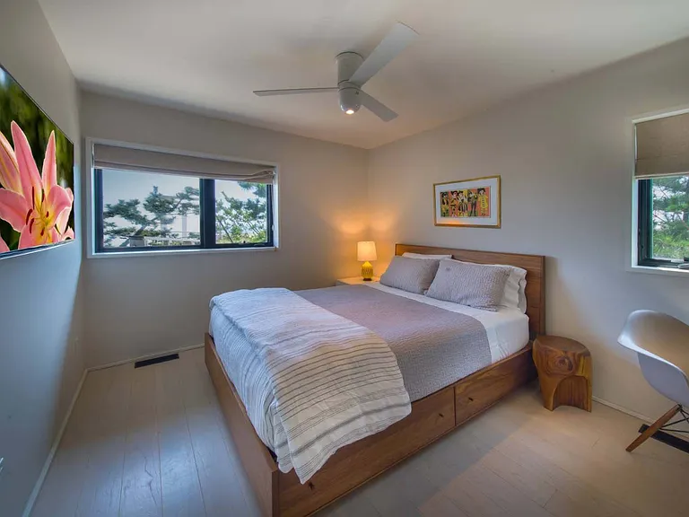 615 Dune Rd — Photo 12