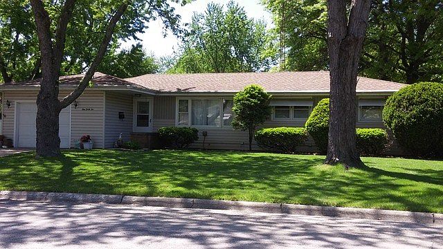 1st image of 142 Esther Cir