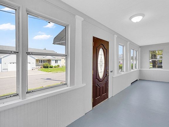 5th image of 157 Sunnymeade Ave