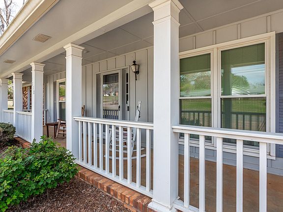 3rd image of 1010 Shady Lane Cir
