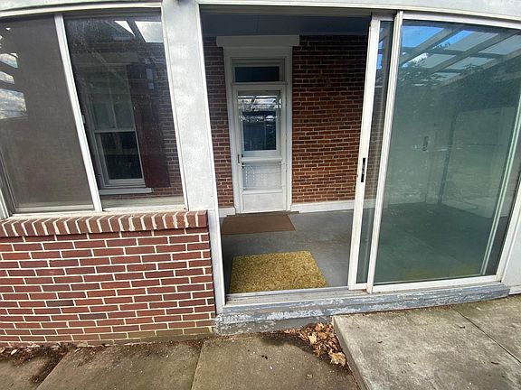 Enclosed side porch