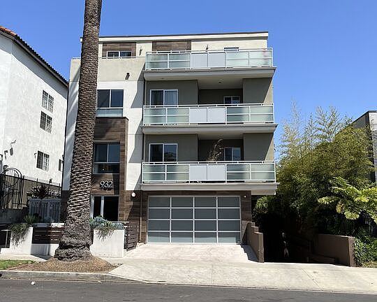 2nd image of 932 N Alfred St Ph 1