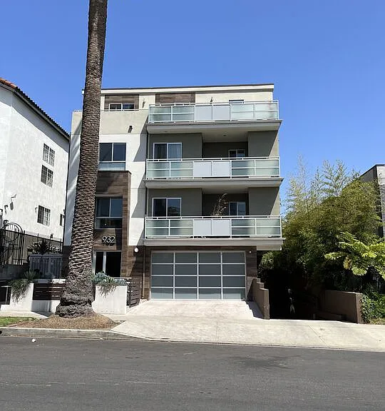 932 N Alfred St #1 — Photo 2
