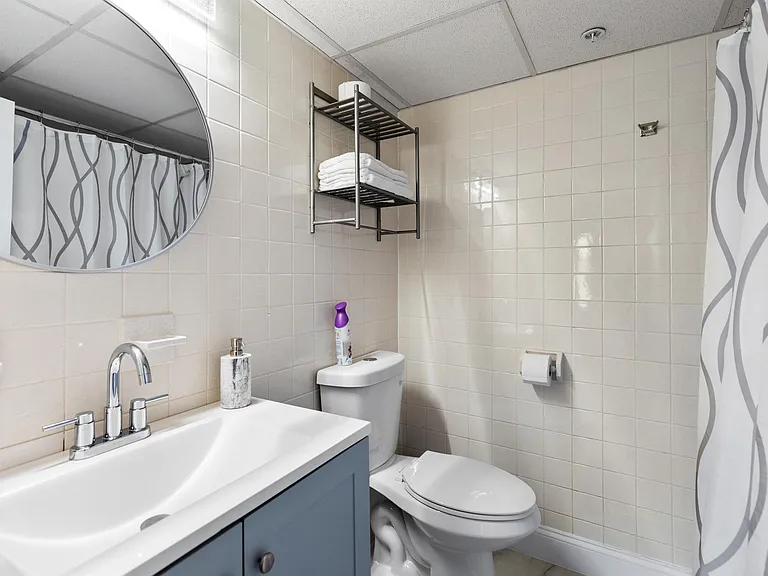 44 E Grand Ave — Photo 10