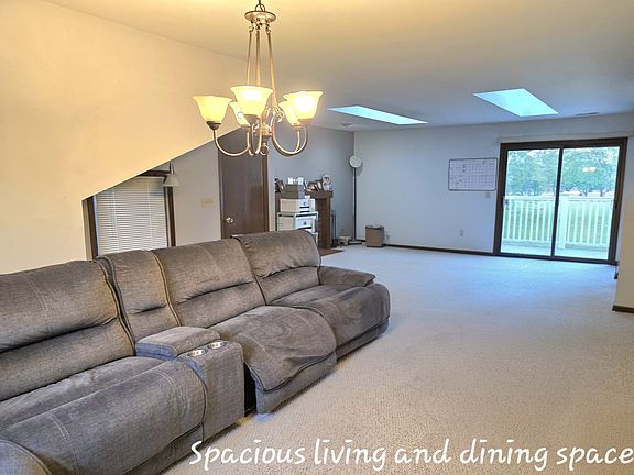 3rd image of 963 Brunswick Cir