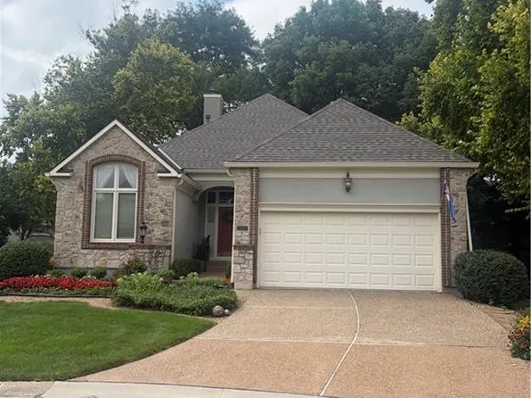 12620 Cedar St, Leawood, KS 66209
