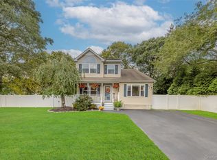 5 Baker Rd, Mastic Beach, NY 11951