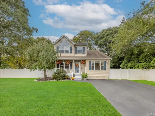 5 Baker Road, Mastic Beach, NY 11951