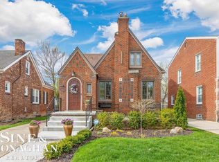 421 Calvin Ave, Grosse Pointe Farms, MI 48236