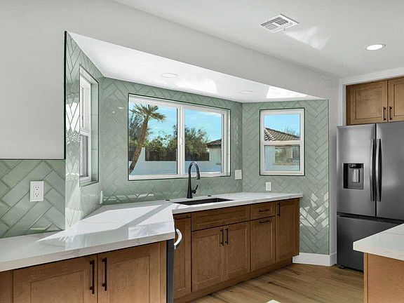 5th image of 5716 E DESERT VISTA Trail