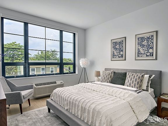 4th image of 74 Maple St Unit 413