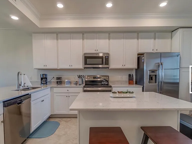 17510 Gawthrop Dr #305 — Photo 1