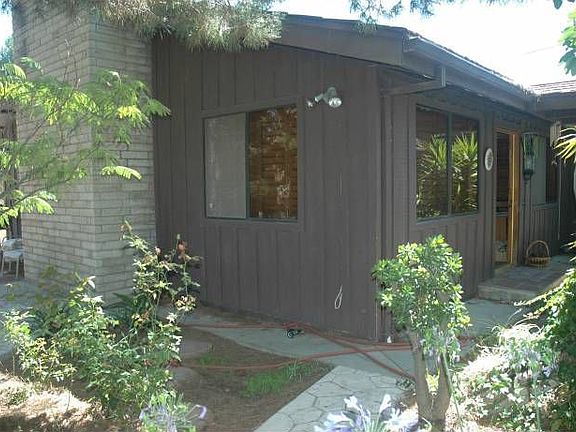 3rd image of 695 Colina Vis