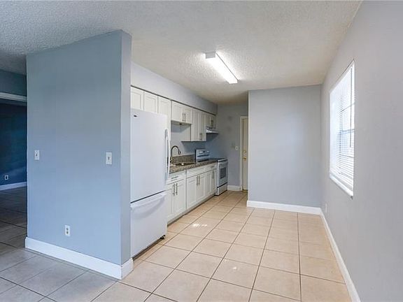 3rd image of 3940 SW 51st St APT 1