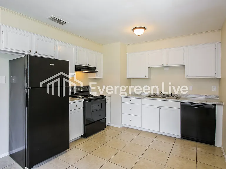 3701 Hickory Cove Rd — Photo 8