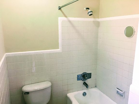 3rd image of 2718 NE 14th St #4