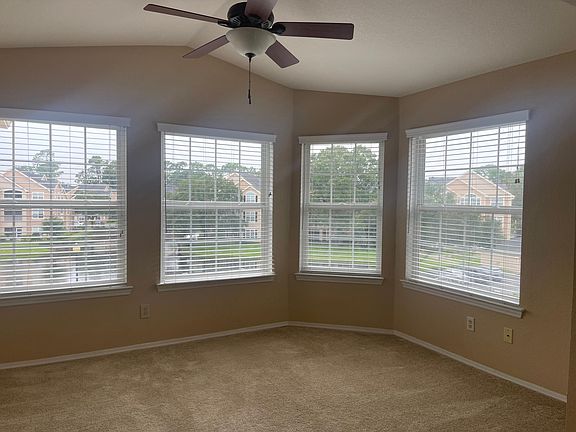 5th image of 13810 N Sutton Park Dr #933