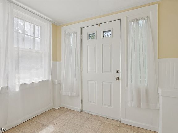 3rd image of 14112 Arlis Ave