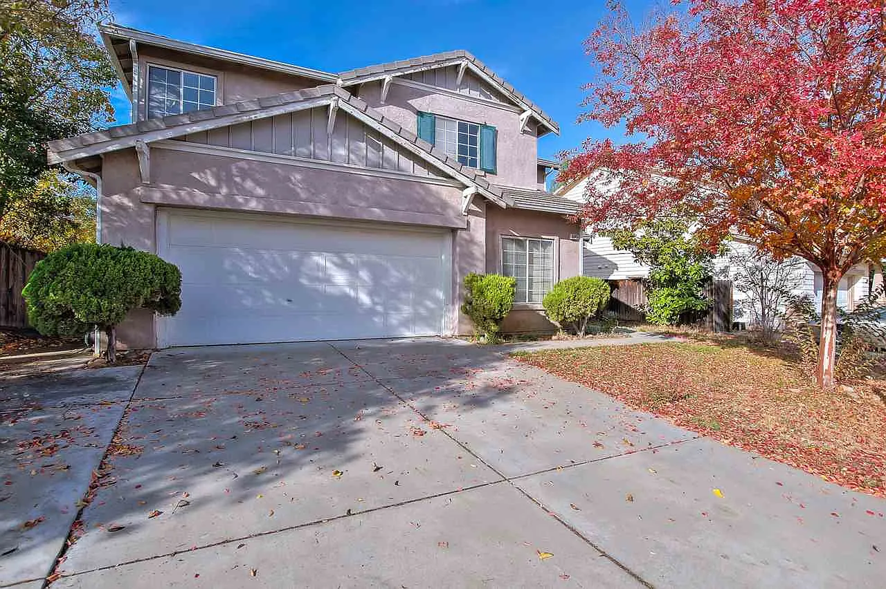 5045 Ranch Hollow Way photo 1