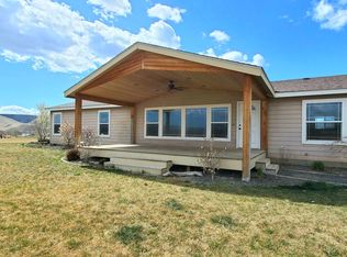 1061 W Huntzinger Rd, Selah, WA 98942