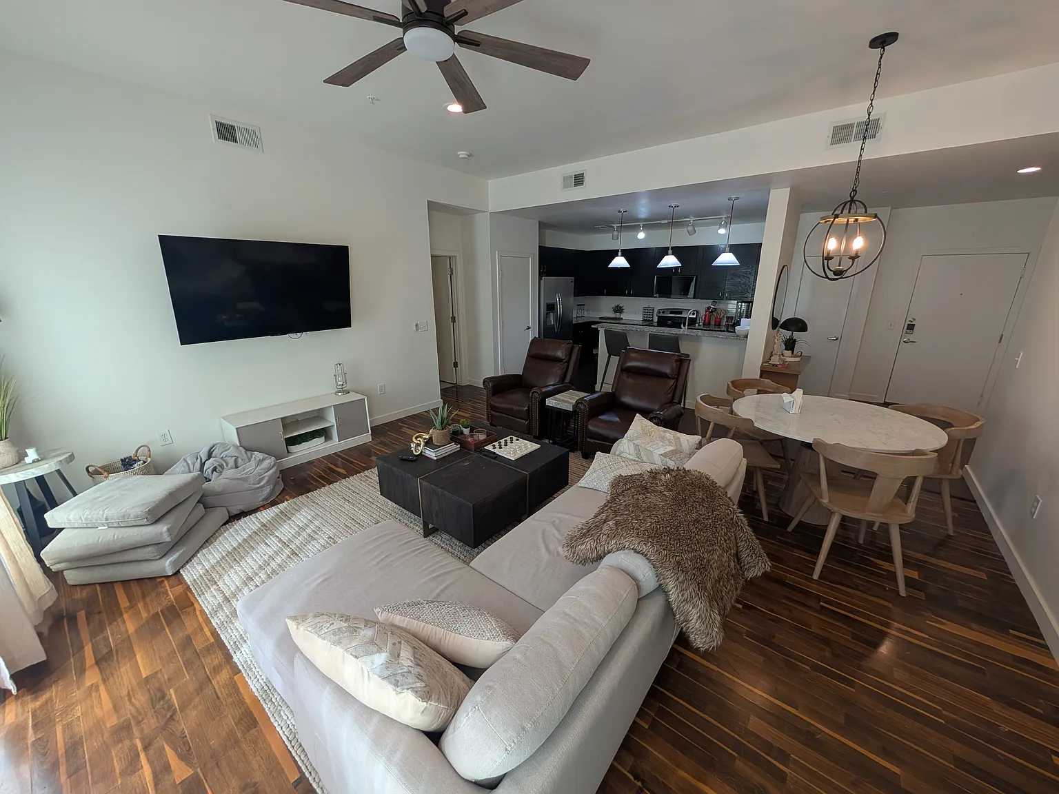2 bed, 1152 sqft, $2,400 — Photo 4