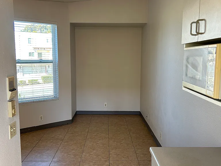5411 Linda Vista Rd #17 — Photo 5