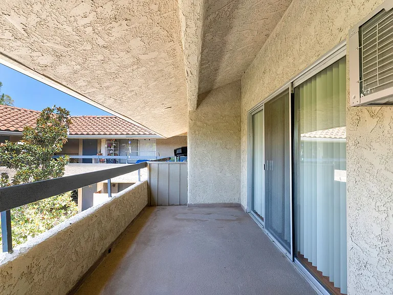 1642 E Hillcrest Dr — Photo 11