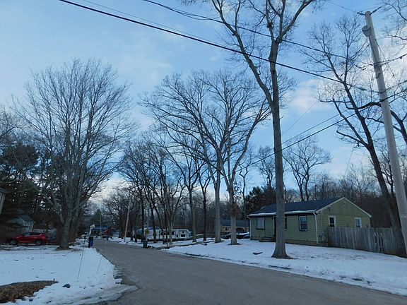 4th image of 176 Patterson St