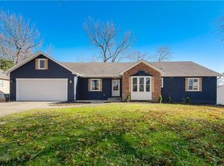 8205 Cherokee Cir, Leawood, KS 66206