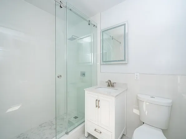 366 Metropolitan Avenue image 3 of 12