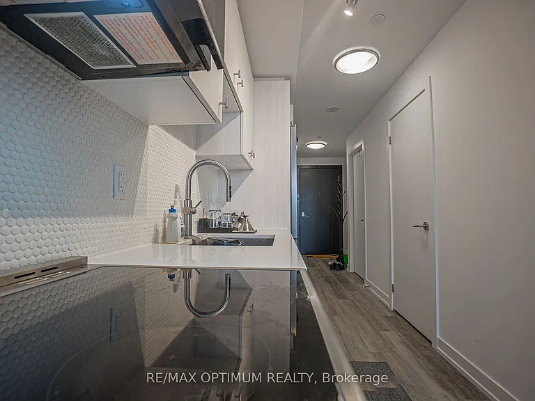 15 Wellington St #603 — Photo 5