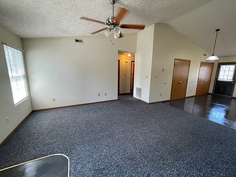 385 Grantland Dr — Photo 6
