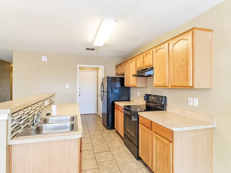 1456 Pine Ln — Photo 9
