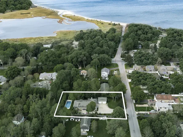 87 Washington Heights Ave, Hampton Bays, NY 11946