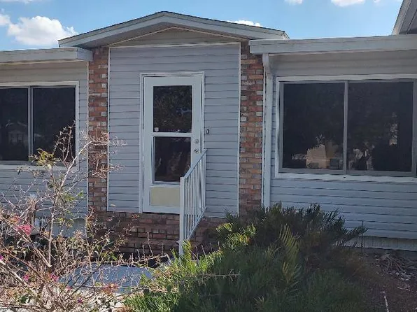 10561 Lake Loop Rd #M37, North Fort Myers, FL 33903