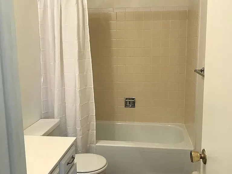 Full bath upper level