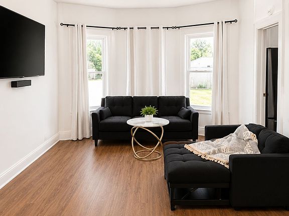 2nd image of 825 Bailey Ave #2