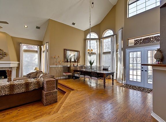 3rd image of 4404 Shadycreek Ln