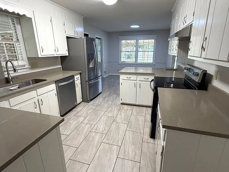 1733 Ridgedale Dr — Photo 3