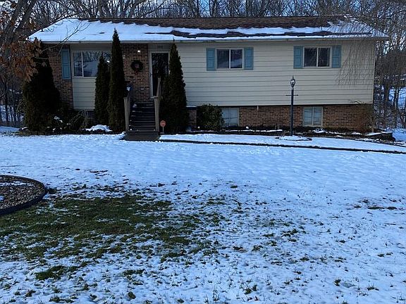2nd image of 104 Eastview Ln