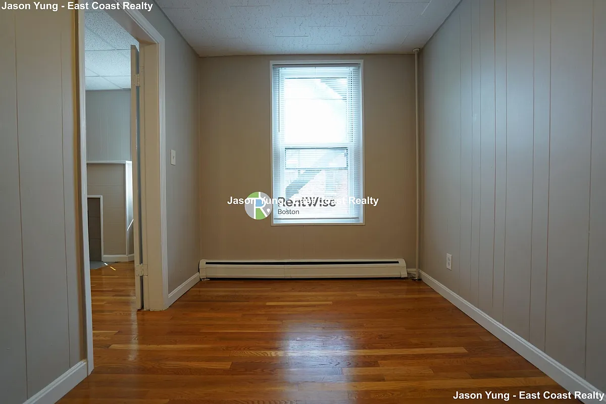 Building Photo - 1055 Beacon St #6