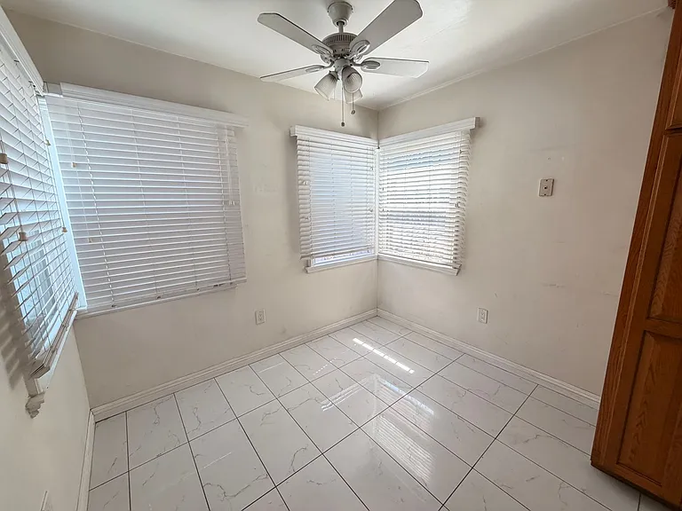 586 E Fairview Blvd — Photo 7