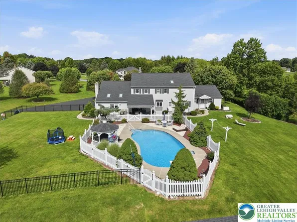 2101 Schroettner Cir, Nazareth, PA 18064