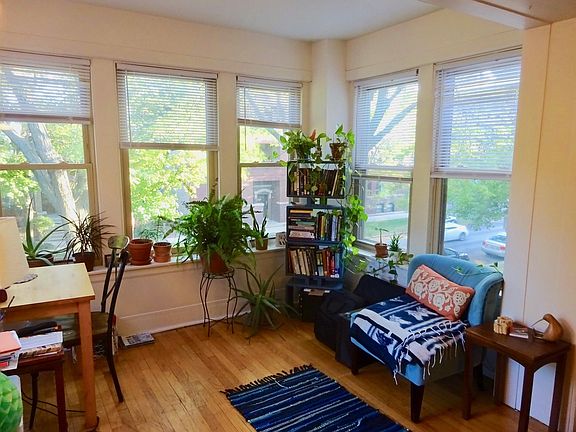 2nd image of 1311 W Granville Ave #2E