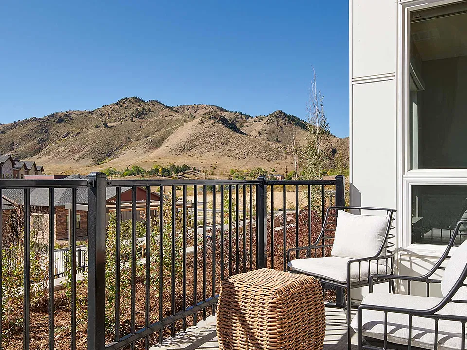 A private balcony gives you a front-row seat to the foothills, with space to sit back, slow down and take it all in.