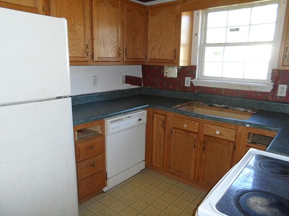 2nd image of 1040 SE Pleasant Knoll Ln