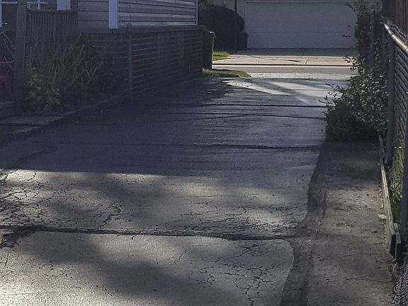 4th image of 1419 Danbury Ln