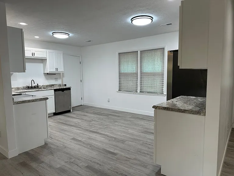 975 Lisa Ave — Photo 7